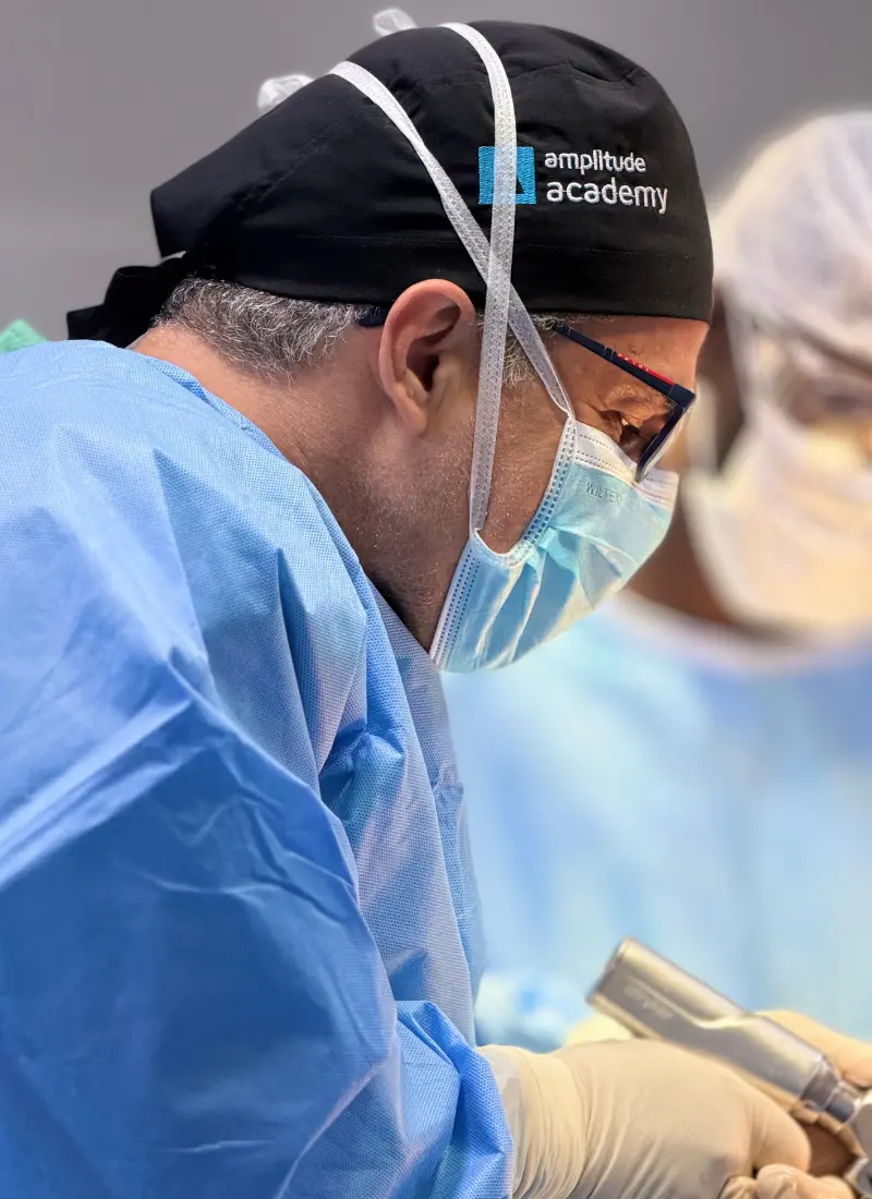 Dr. Ulbiramar Correia - Ortopedista Especialista em Joelho em Goiânia