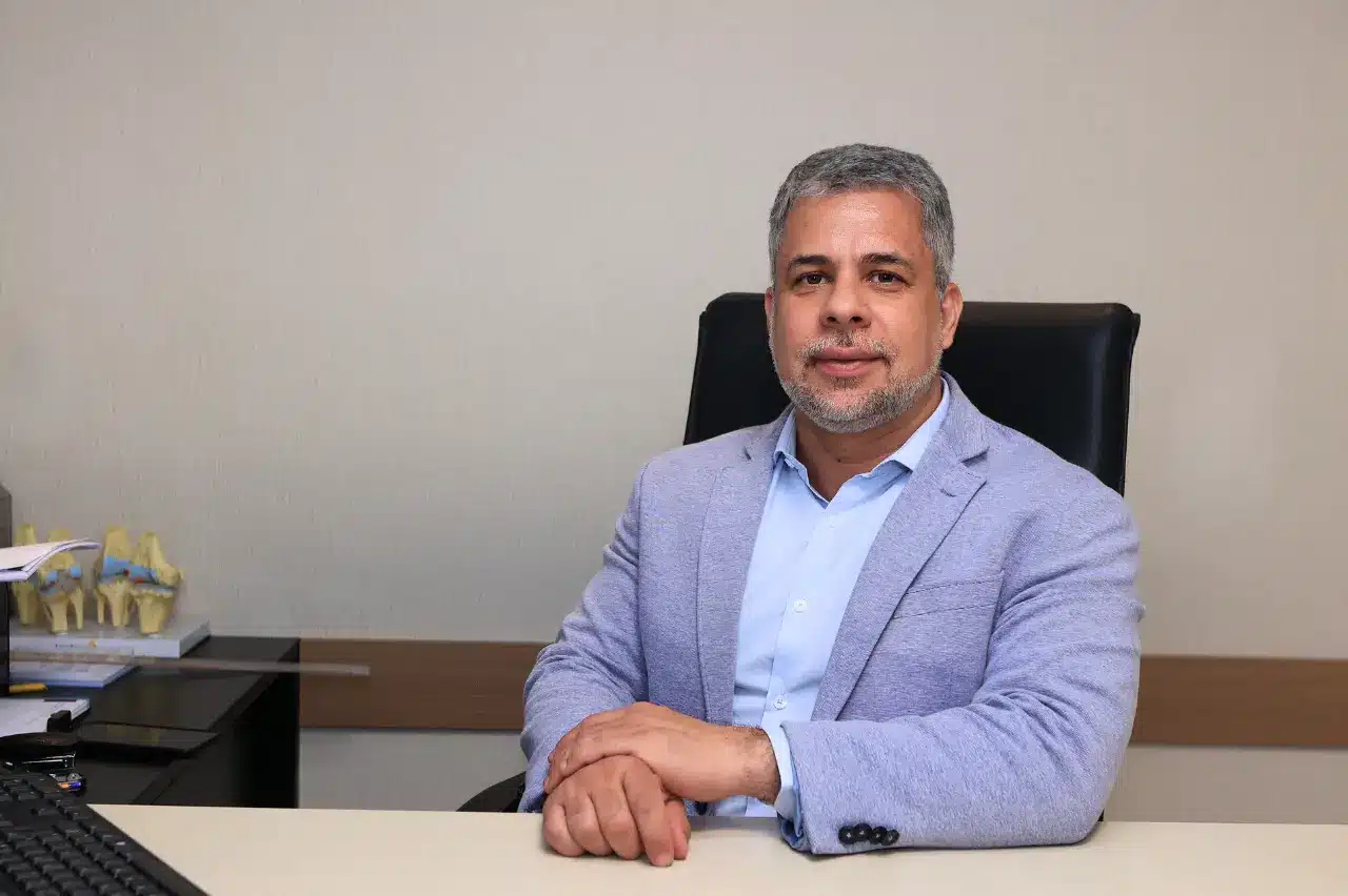 Dr. Ulbiramar Correia - Ortopedista Especialista em Joelho