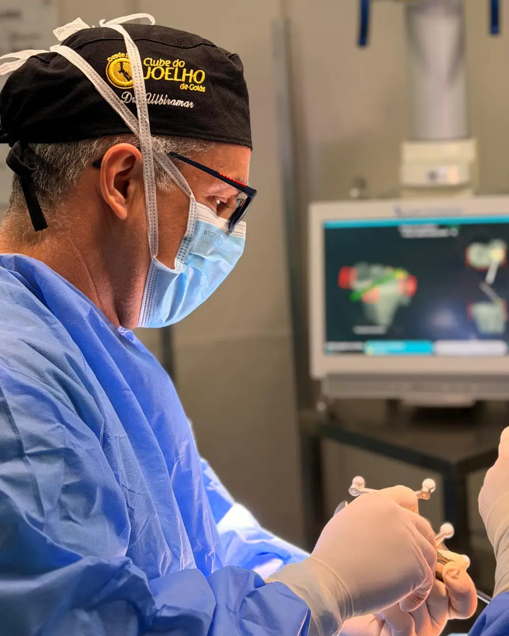 Dr. Ulbiramar Correia - Ortopedista Especialista em Joelho em Goiânia
