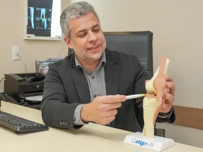 Dr. Ulbiramar Correia cirugião prótese navegada de joelho